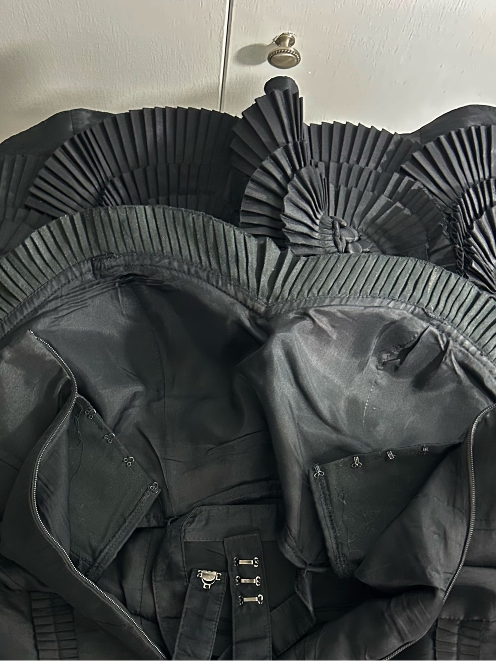 Basix II Strapless Pleated Rosette Cocktail Dress Black Size 6 - Picture 8 of 13